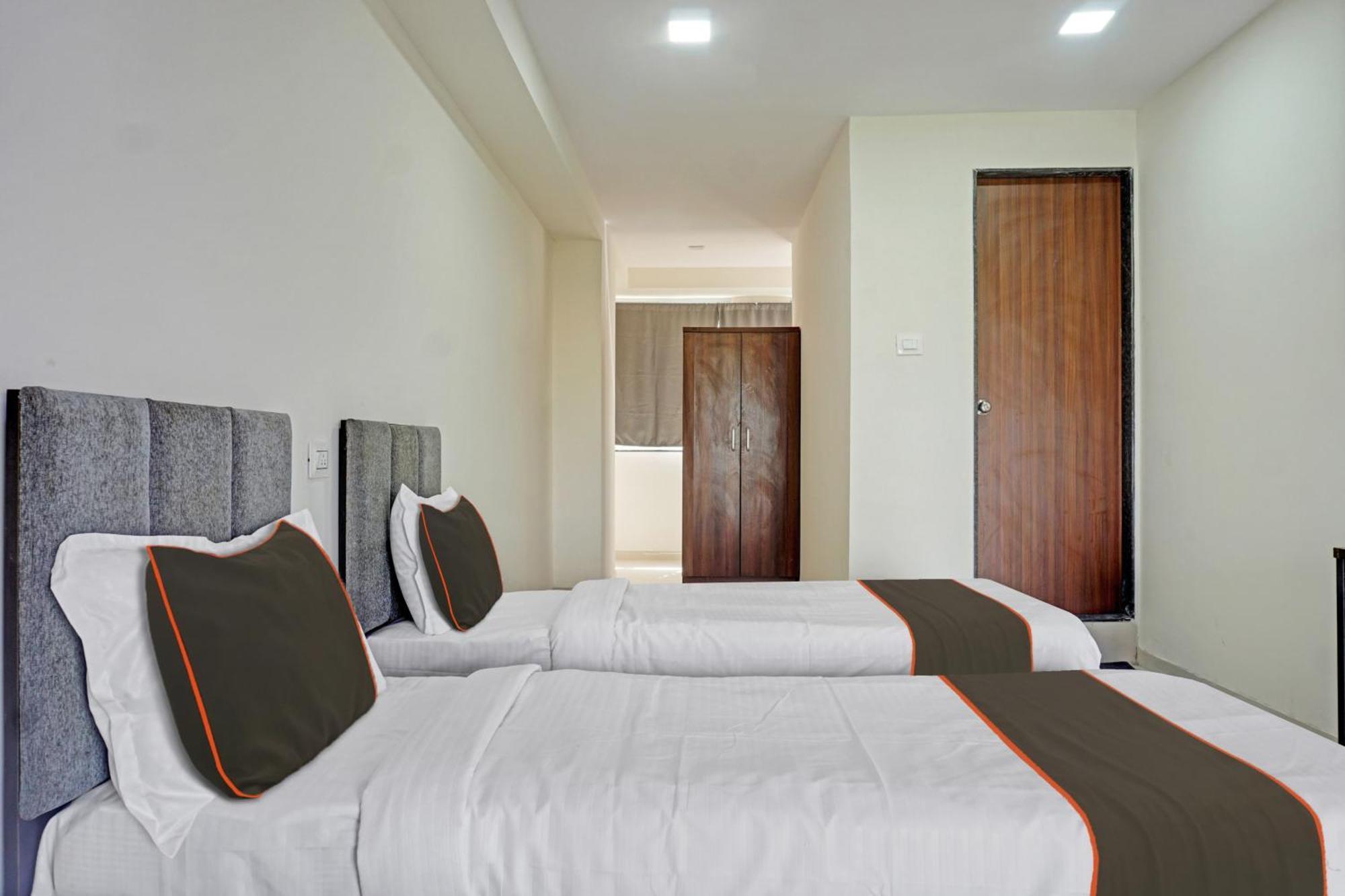 Super Collection O Rk Inn Chinchvad Exterior photo